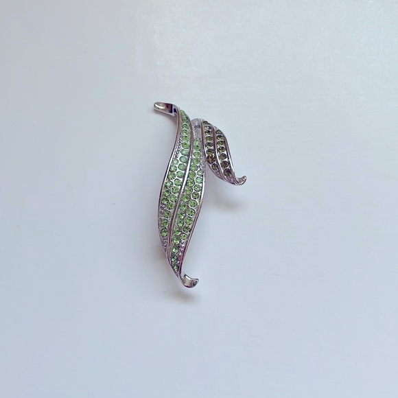 Vintage Peridot and Silver Pin - Picture 1 of 3